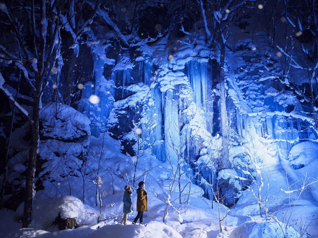 邂逅冬日夜晚方得一见的绝景 冰瀑璀璨亮灯之旅 新闻中心 最新信息